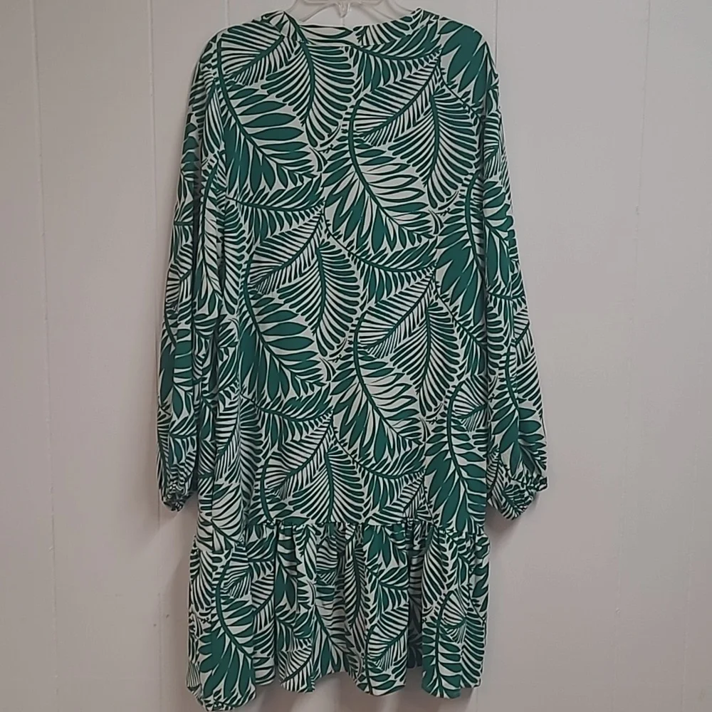 Rachel Zoe Sz M Green and White Leaf Print Long Sleeve Size Medium Button Front - Picture 3 of 11
